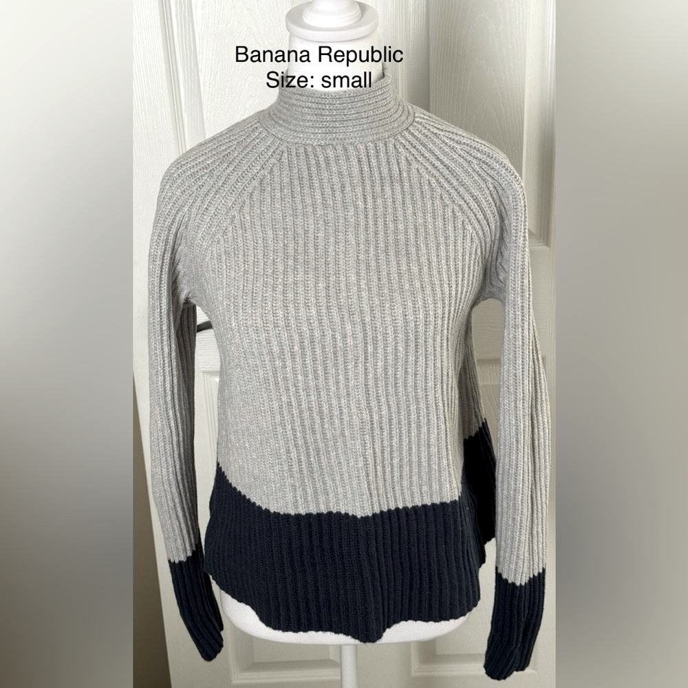 Banana Republic, size small, mock neck sweater